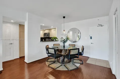 5600 Collins Avenue Miami Beach FL 33140