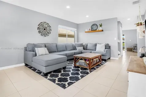 8957 SW 214th Street Cutler Bay FL 33189