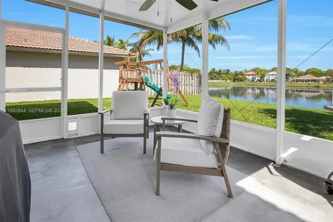 8957 SW 214th Street Cutler Bay FL 33189