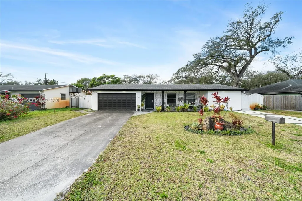 1040 SW 66th Avenue Pembroke Pines FL 33023