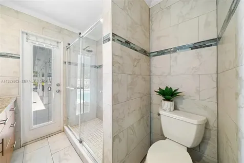 1040 SW 66th Avenue Pembroke Pines FL 33023