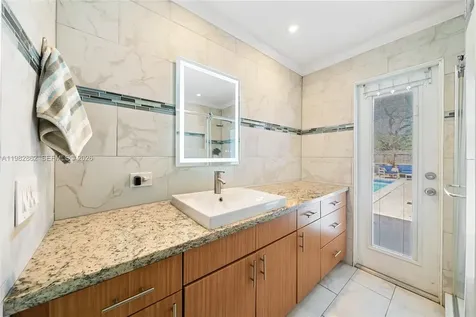 1040 SW 66th Avenue Pembroke Pines FL 33023