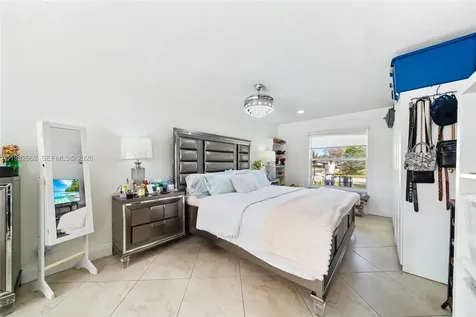 1040 SW 66th Avenue Pembroke Pines FL 33023