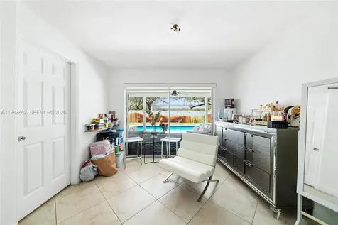 1040 SW 66th Avenue Pembroke Pines FL 33023