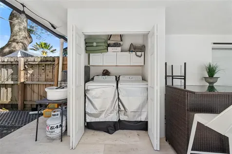 1040 SW 66th Avenue Pembroke Pines FL 33023