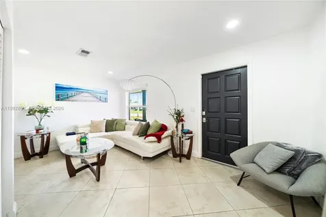 1040 SW 66th Avenue Pembroke Pines FL 33023