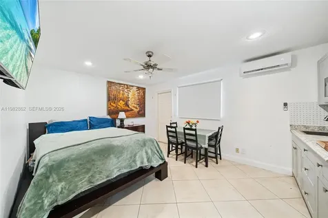 1040 SW 66th Avenue Pembroke Pines FL 33023