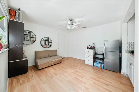 1040 SW 66th Avenue Pembroke Pines FL 33023