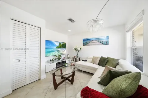 1040 SW 66th Avenue Pembroke Pines FL 33023