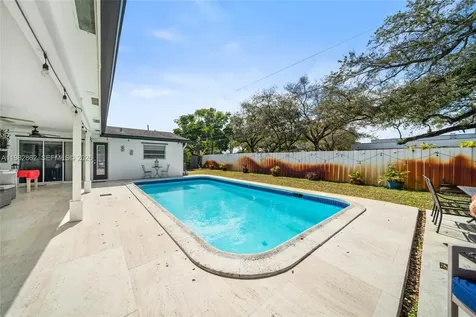 1040 SW 66th Avenue Pembroke Pines FL 33023