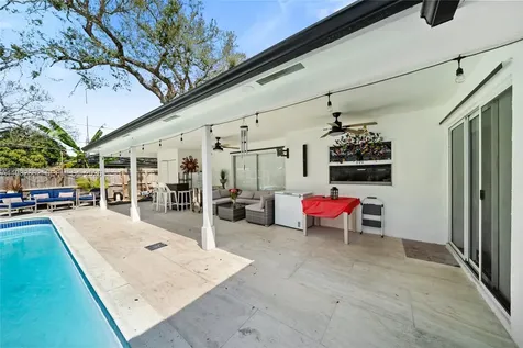 1040 SW 66th Avenue Pembroke Pines FL 33023