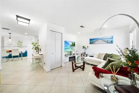 1040 SW 66th Avenue Pembroke Pines FL 33023