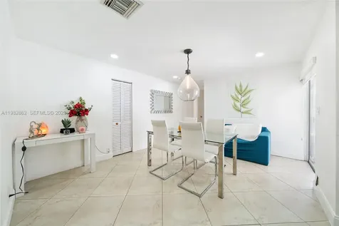 1040 SW 66th Avenue Pembroke Pines FL 33023
