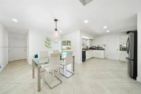 1040 SW 66th Avenue Pembroke Pines FL 33023