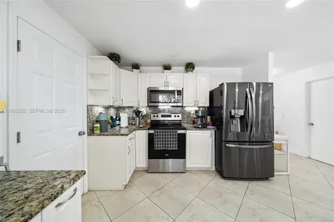 1040 SW 66th Avenue Pembroke Pines FL 33023
