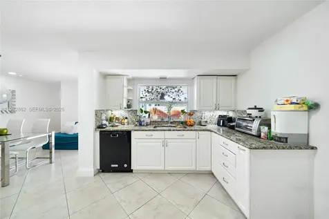 1040 SW 66th Avenue Pembroke Pines FL 33023