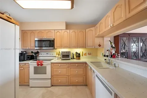 3050 NE 48th Court Lighthouse Point FL 33064