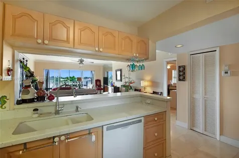 3050 NE 48th Court Lighthouse Point FL 33064