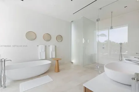 1011 W 48th Street Miami Beach FL 33140