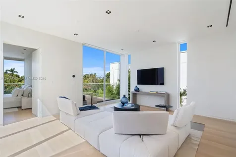 1011 W 48th Street Miami Beach FL 33140