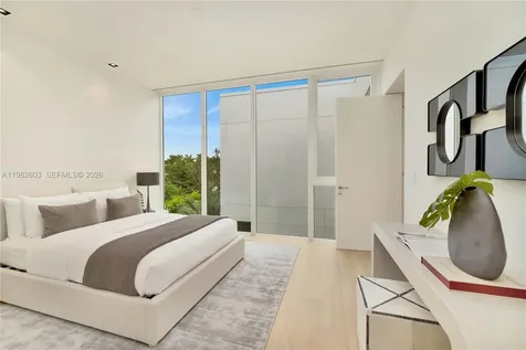 1011 W 48th Street Miami Beach FL 33140