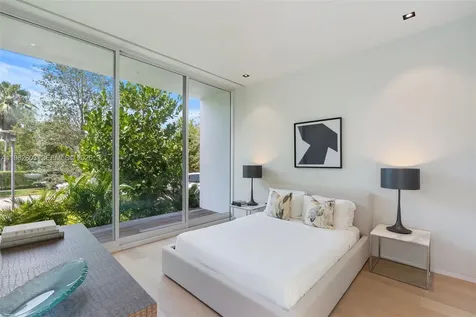 1011 W 48th Street Miami Beach FL 33140