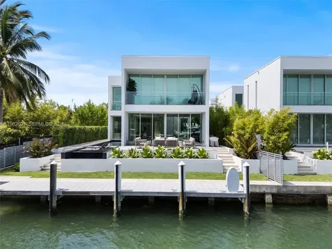 1011 W 48th Street Miami Beach FL 33140