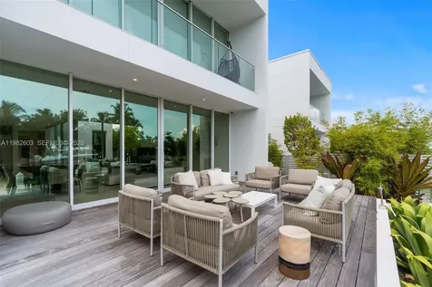 1011 W 48th Street Miami Beach FL 33140