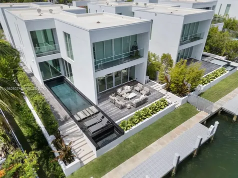 1011 W 48th Street Miami Beach FL 33140