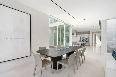 1011 W 48th Street Miami Beach FL 33140