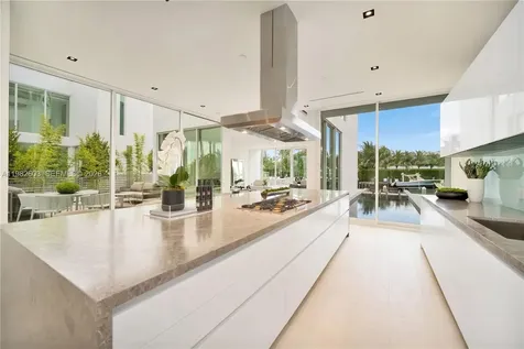 1011 W 48th Street Miami Beach FL 33140