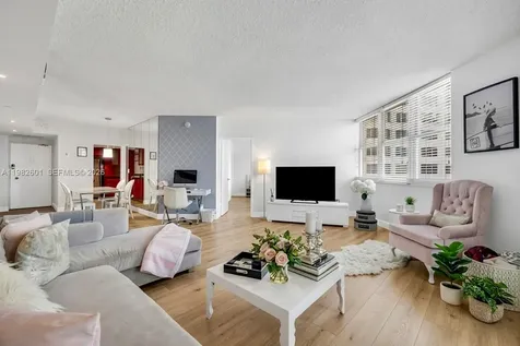 801 Brickell Bay Drive Miami FL 33131