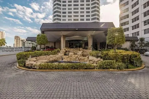 801 Brickell Bay Drive Miami FL 33131