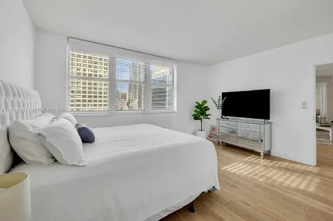 801 Brickell Bay Drive Miami FL 33131