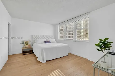 801 Brickell Bay Drive Miami FL 33131