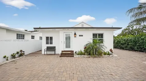 2845 SW 67th Avenue Miami FL 33155