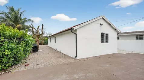 2845 SW 67th Avenue Miami FL 33155