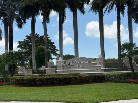 424 NE 194th Terrace Miami FL 33179