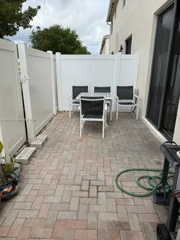 424 NE 194th Terrace Miami FL 33179