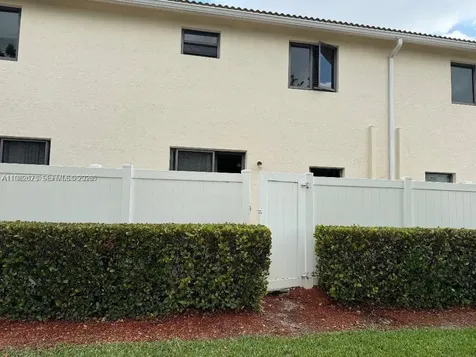 424 NE 194th Terrace Miami FL 33179