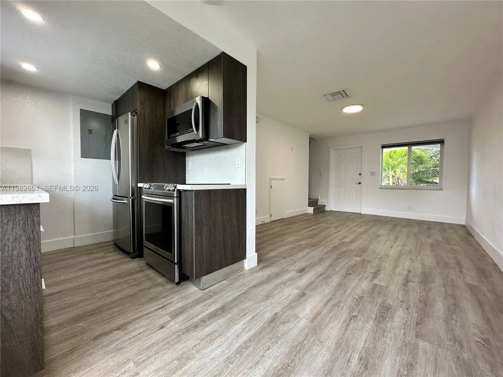 913 NE 17th Street Fort Lauderdale FL 33305