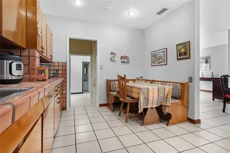4660 W 9th Avenue Hialeah FL 33012