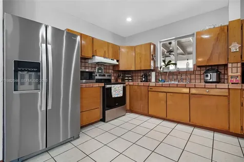 4660 W 9th Avenue Hialeah FL 33012
