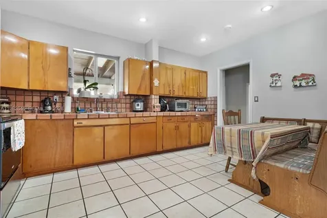 4660 W 9th Avenue Hialeah FL 33012