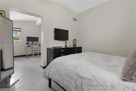4660 W 9th Avenue Hialeah FL 33012