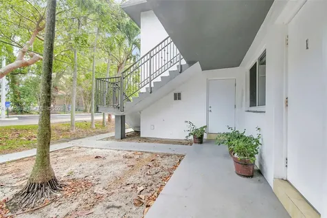 407 SE 9th Court Hallandale Beach FL 33009