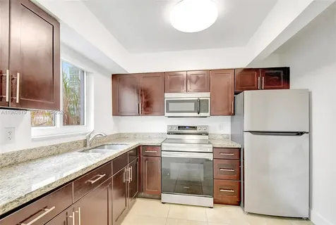 407 SE 9th Court Hallandale Beach FL 33009