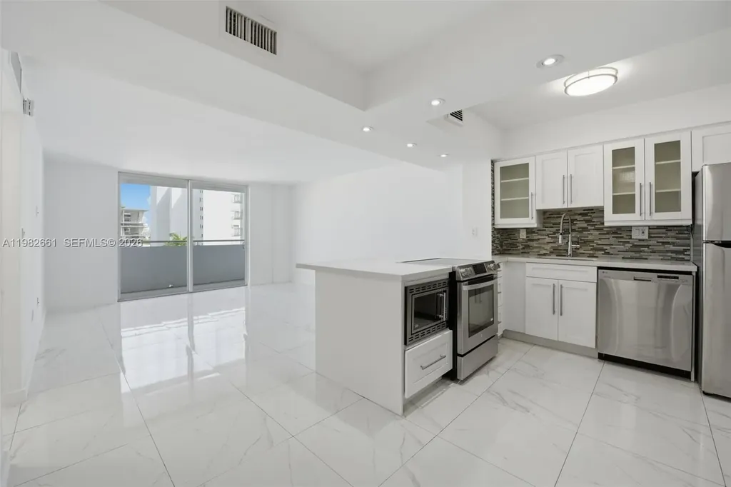 1658 Bay Road Miami Beach FL 33139