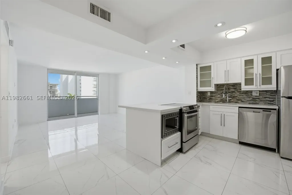 1658 Bay Road Miami Beach FL 33139
