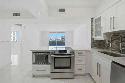 1658 Bay Road Miami Beach FL 33139